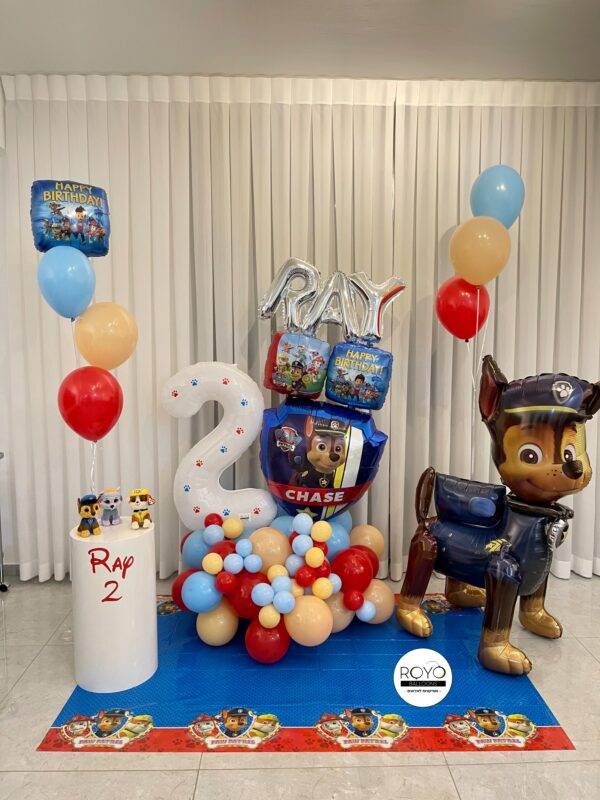 עמדת בלונים בקונספט מפרץ ההרפתקאות