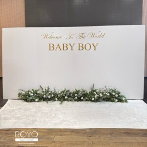 קיר צילום לברית - להשכרה בלבד (עם פרחים חיים)